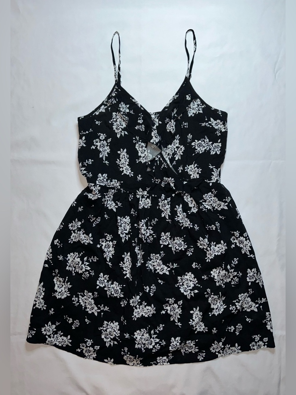 Xhilaration  Black & White Tropical Floral V Neckline Stretchy Mini Dress